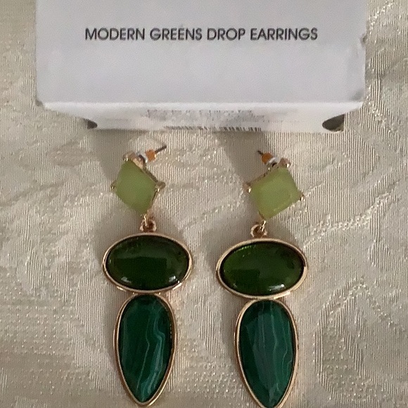 Avon Green Earrings - Picture 5 of 6